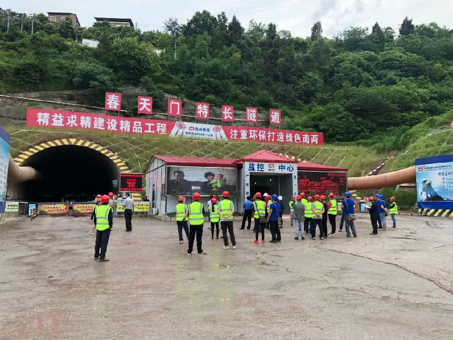 國家安監總局、國家鐵路局領導蒞臨貴州橋梁集團公司南兩項目春天門隧道檢查指導工作