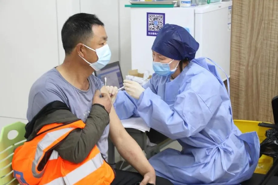 “疫苗接種進工地 各地齊發力” ——各地新冠肺炎疫苗接種進工地掠影