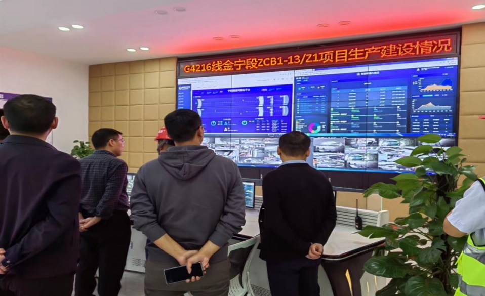 蜀道集團各領導對沿江項目金寧13標寧南隧道施工安全及防范工作現場指導