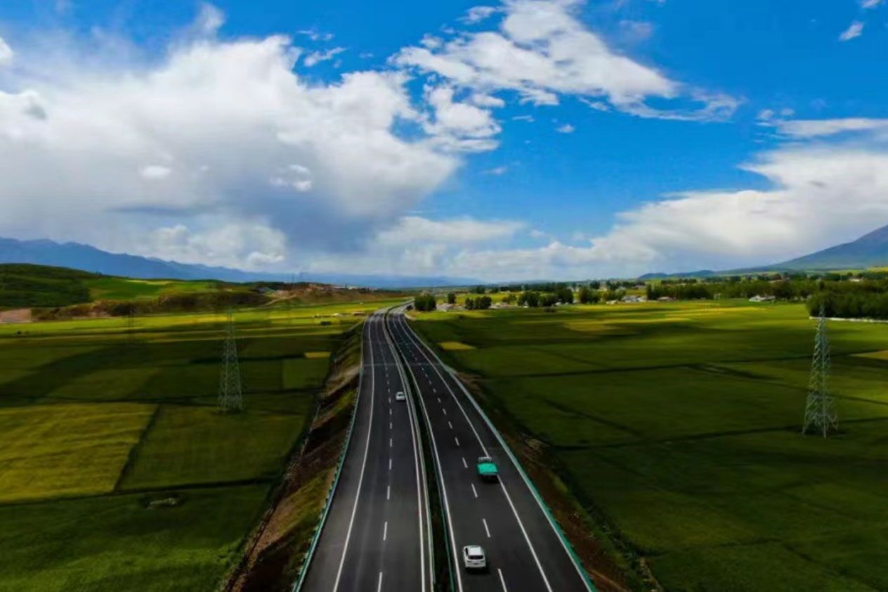 G0611張掖至汶川國家高速同仁至賽爾龍公路